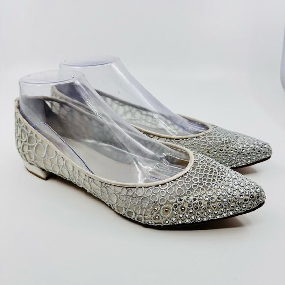 Stuart Weitzman Flats With Sparkling Diamond Jewels Womens 8M Silver Pointed Toe - Picture 1 of 12